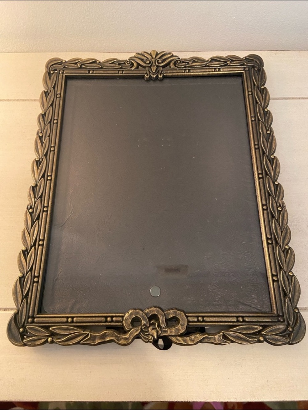 Ornate Vintage-Style Decorative Picture Frame in Antique Gold